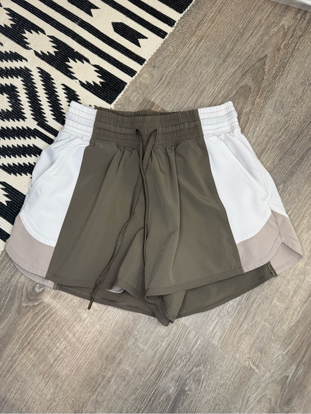 Abercrombie & Fitch - YPB Brown Colorblock Athletic Running Shorts - Size S